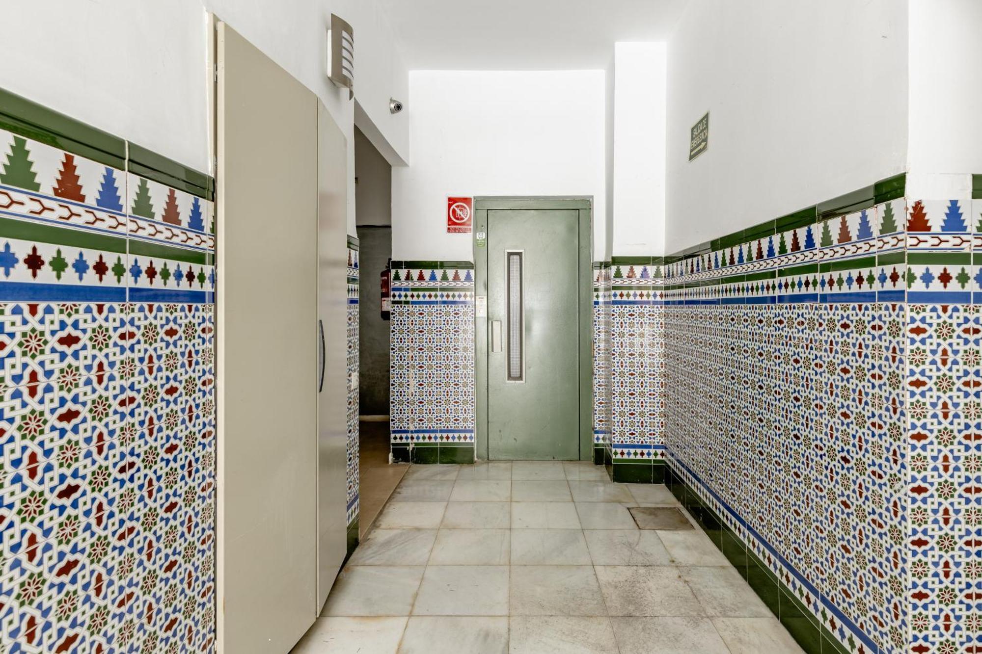 Atarazanas Suite, Atico Con Terraza Malaga Exterior photo